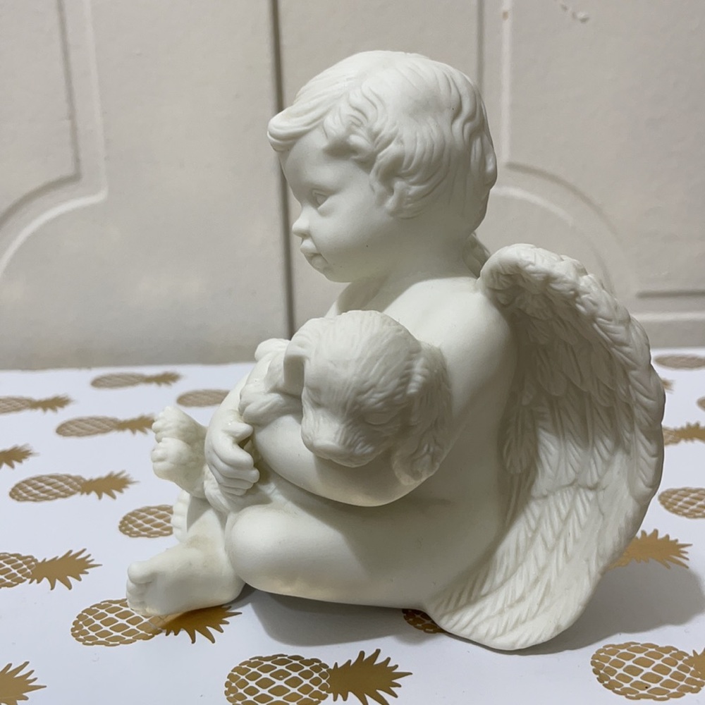 IVORY CERAMIC ANGEL W/ PUPPY - Picture 3 of 4